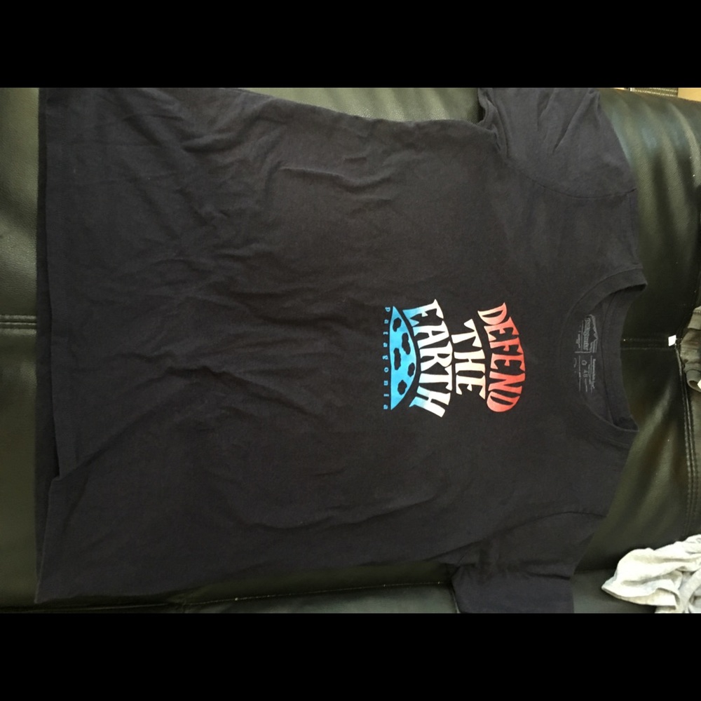 Defend the Earth Recycled cotton Tshirt Size XL